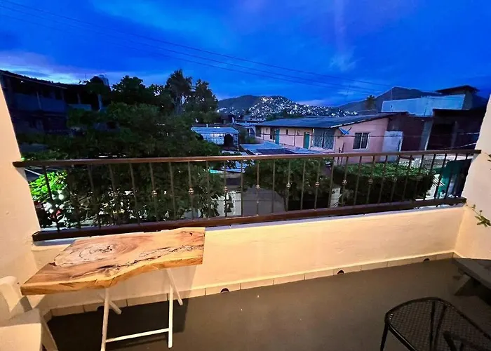 Lovely With Balcony Ac & Wi-fi, Minutes From Downtown! *