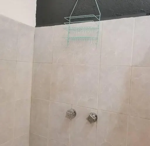 Lovely With Balcony Ac & Wi-fi, Minutes From Downtown! Apartment