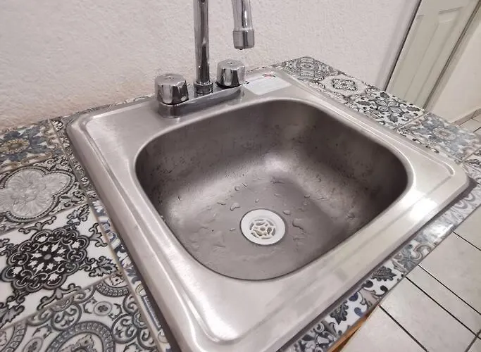 Lovely With Balcony Ac & Wi-fi, Minutes From Downtown! *