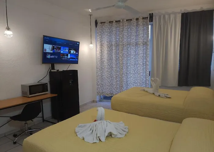 Lovely With Balcony Ac & Wi-fi, Minutes From Downtown!