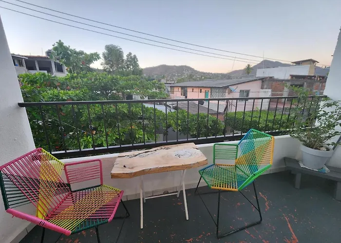 Lovely With Balcony Ac & Wi-fi, Minutes From Downtown! Apartment Zihuatanejo
