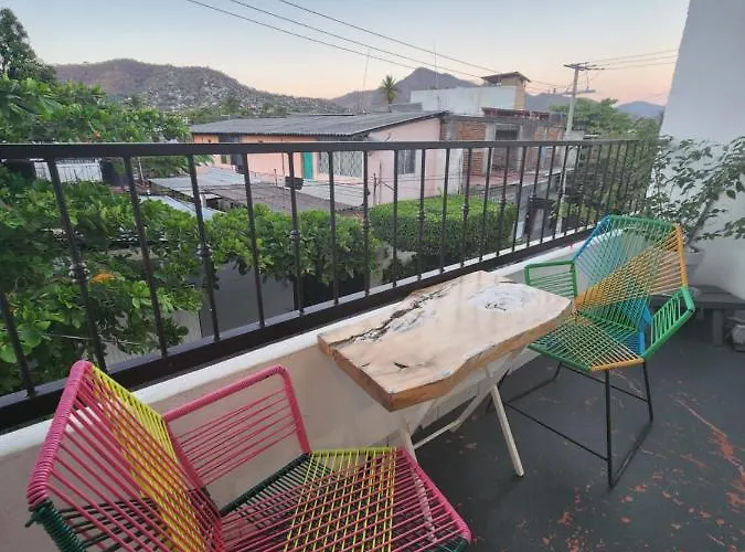Apartment Lovely With Balcony Ac & Wi-fi, Minutes From Downtown!