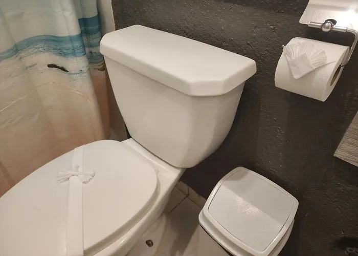 Lovely With Balcony Ac & Wi-fi, Minutes From Downtown!