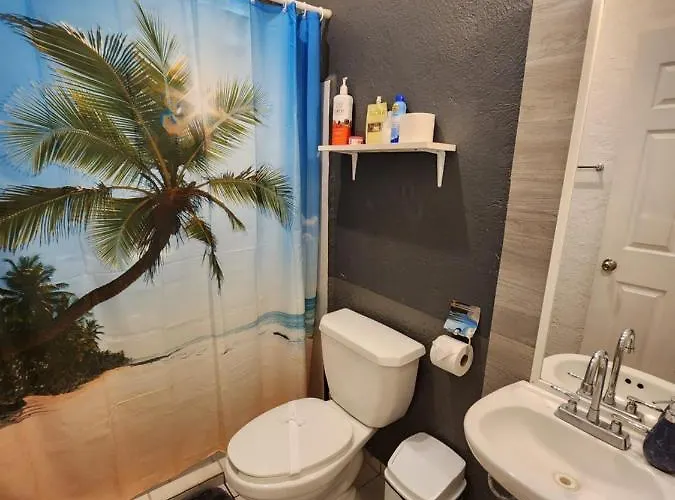 Lovely With Balcony Ac & Wi-fi, Minutes From Downtown! *
